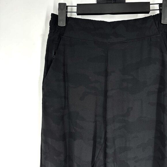 Athleta Brooklyn Textured Jogger Pants Black Camo Size 4 - Picture 3 of 9